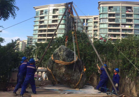 风景石吊装-中山某小区风景石吊装