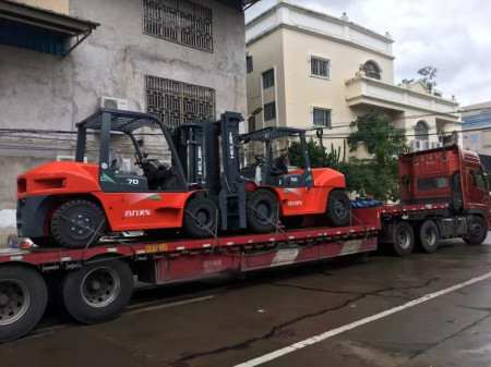 中山市赛福茂泽公司喜迎两台大红牛